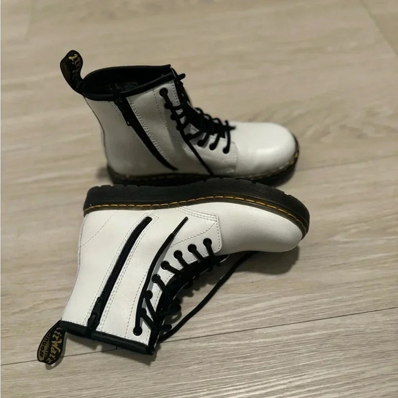 DR MARTENS YOUTH 1460 LEATHER LACE UP BOOTS - Picture 7 of 15